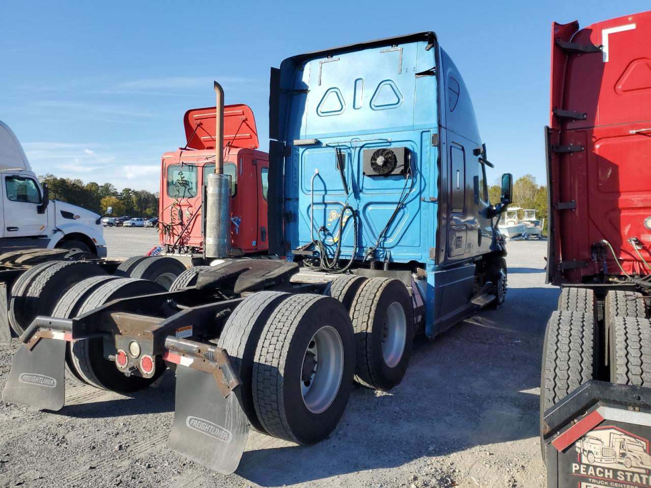 Freightliner Cascadia Image 8