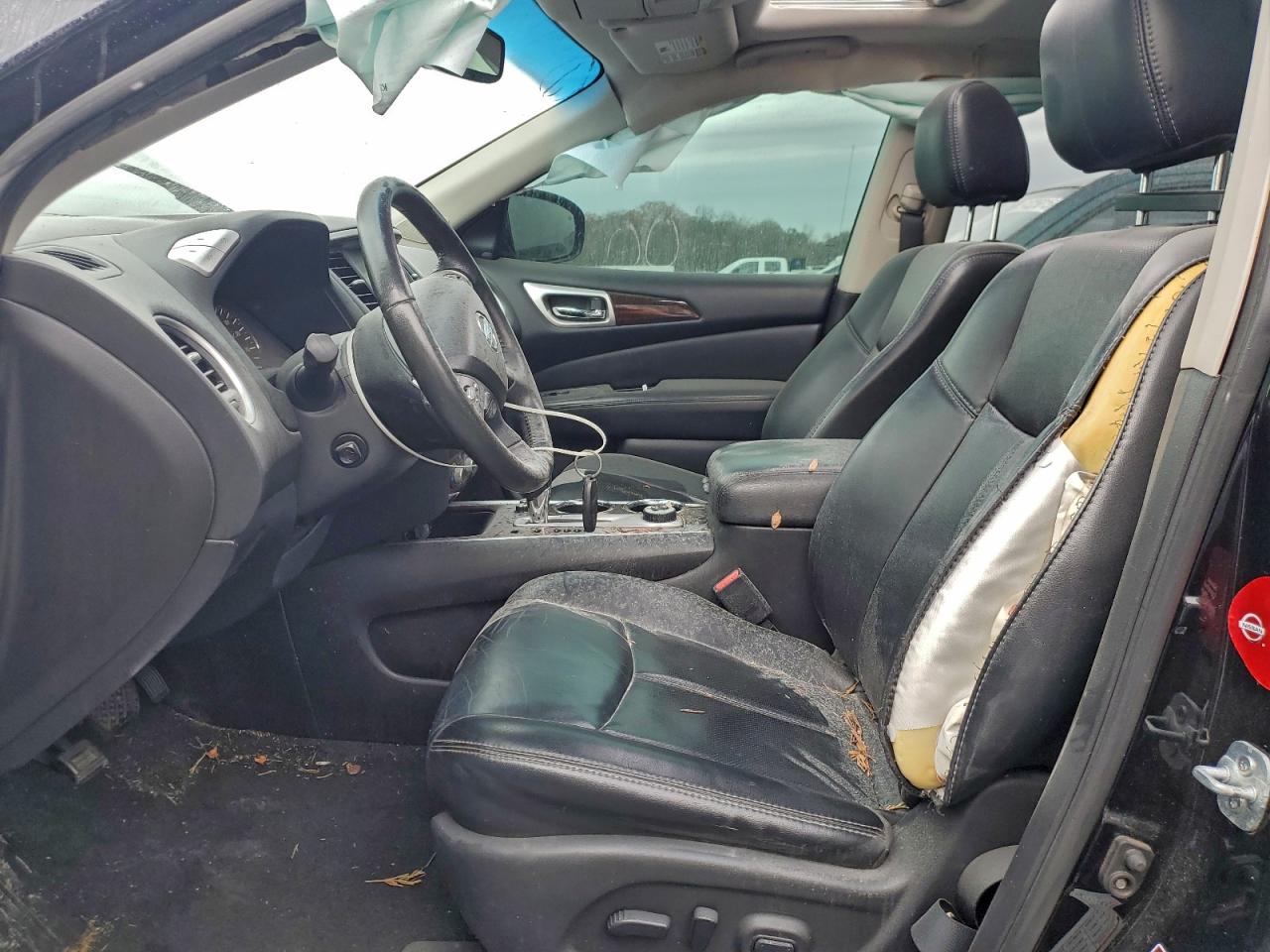 Nissan Pathfinder S Image 6