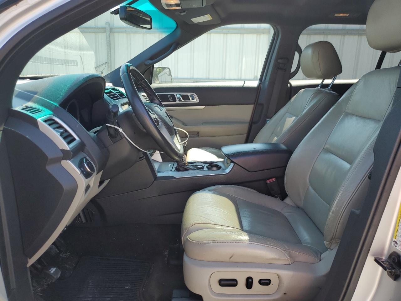 Ford Explorer Xlt Image 3