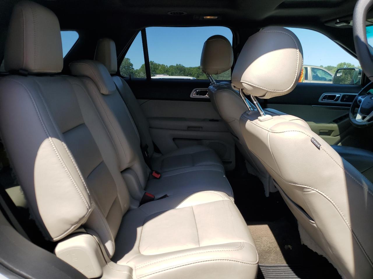 Ford Explorer Xlt Image 8