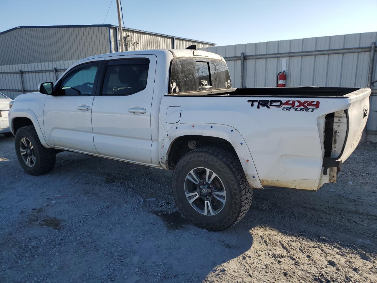 Toyota Tacoma Double Cab Image 2