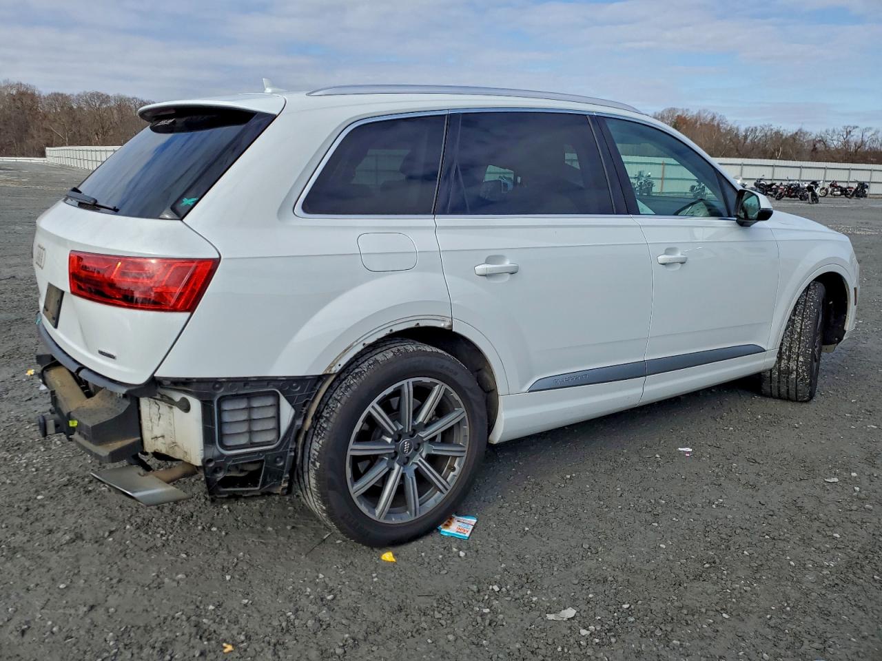 Audi Q7 Premium Plus Image 2