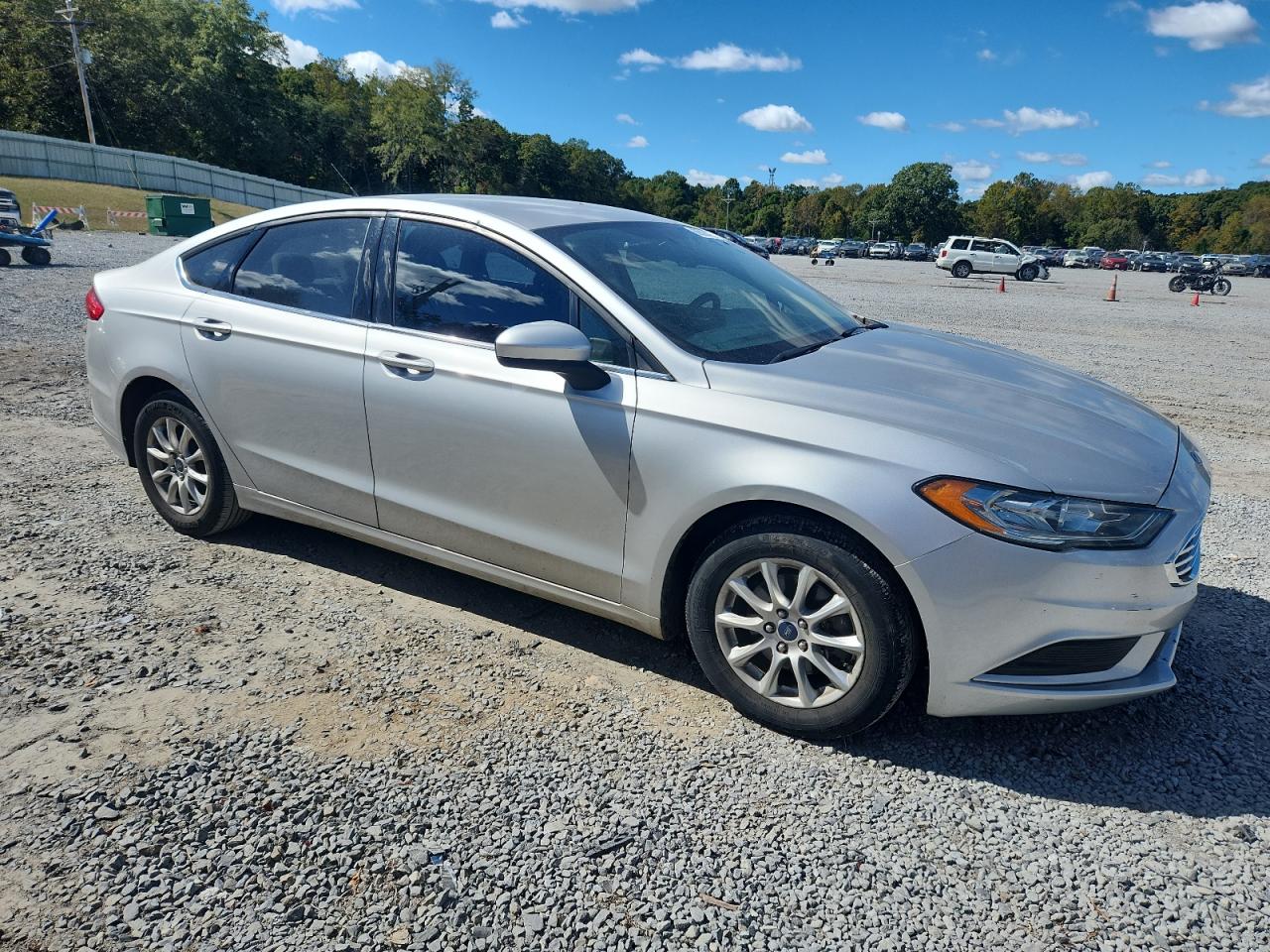 Ford Fusion S Image 11