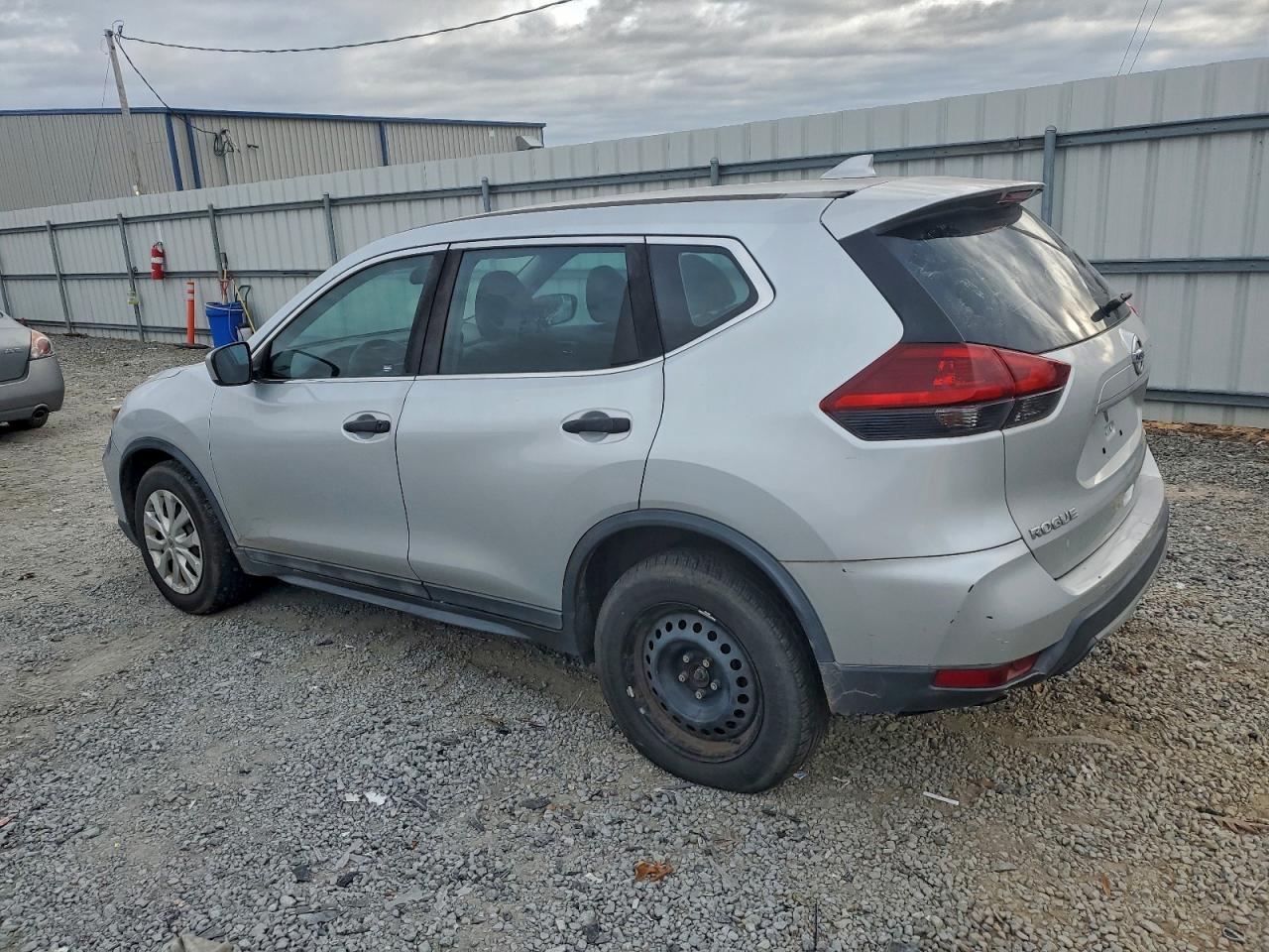 Nissan Rogue S Image 2