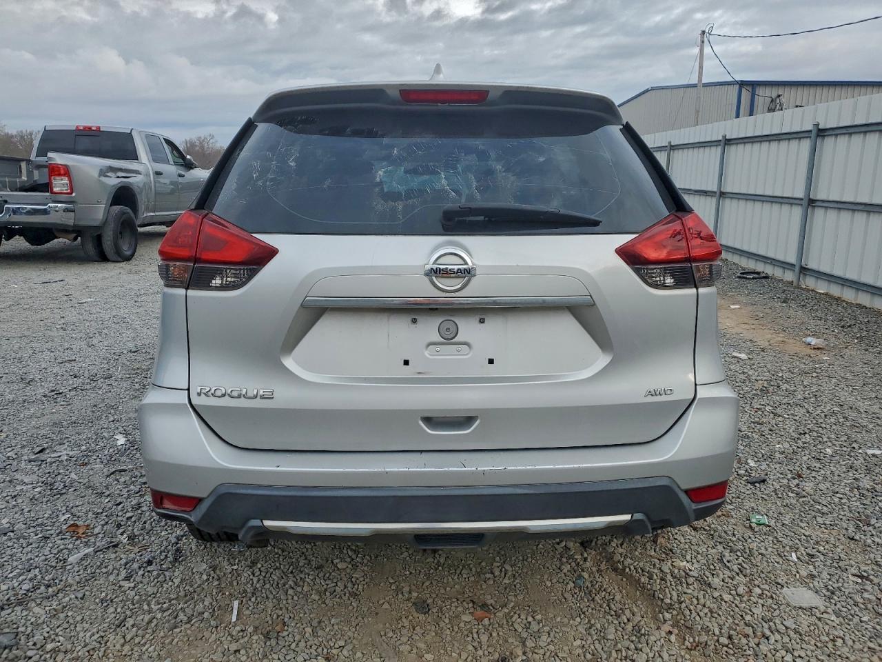 Nissan Rogue S Image 13