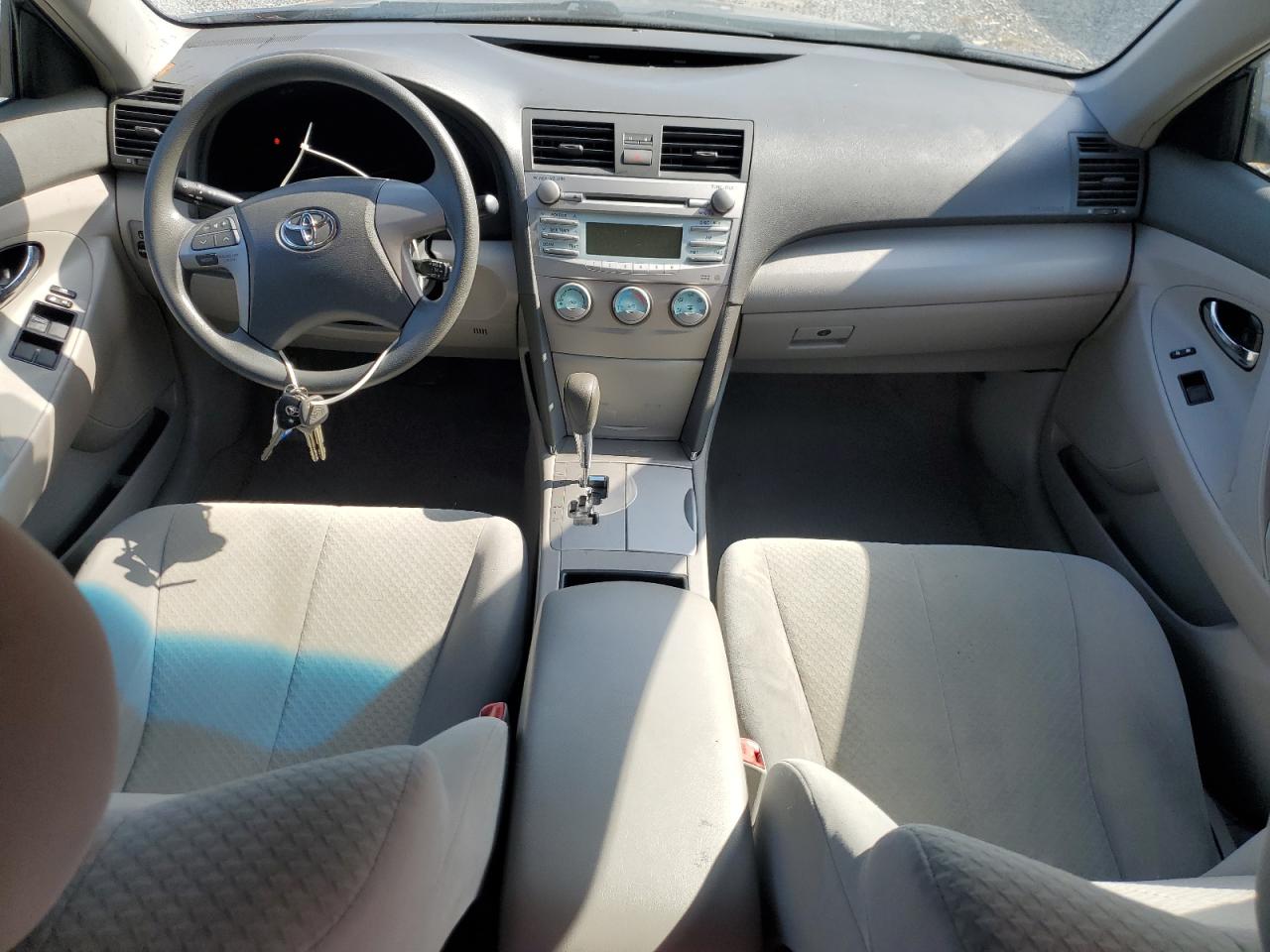 Toyota Camry Base Image 12