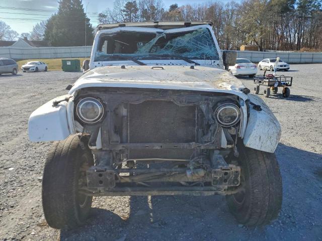 Jeep Wrangler Sahara Image 6