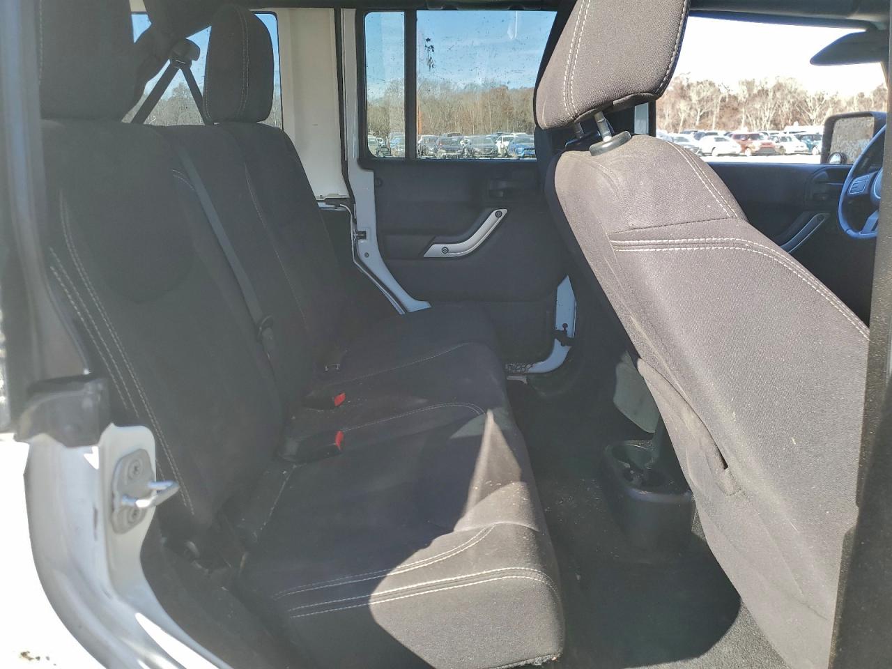 Jeep Wrangler Sahara Image 9