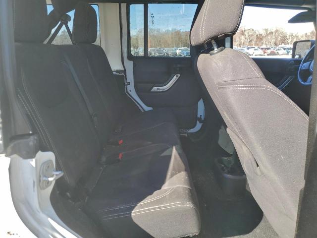 Jeep Wrangler Sahara Image 9