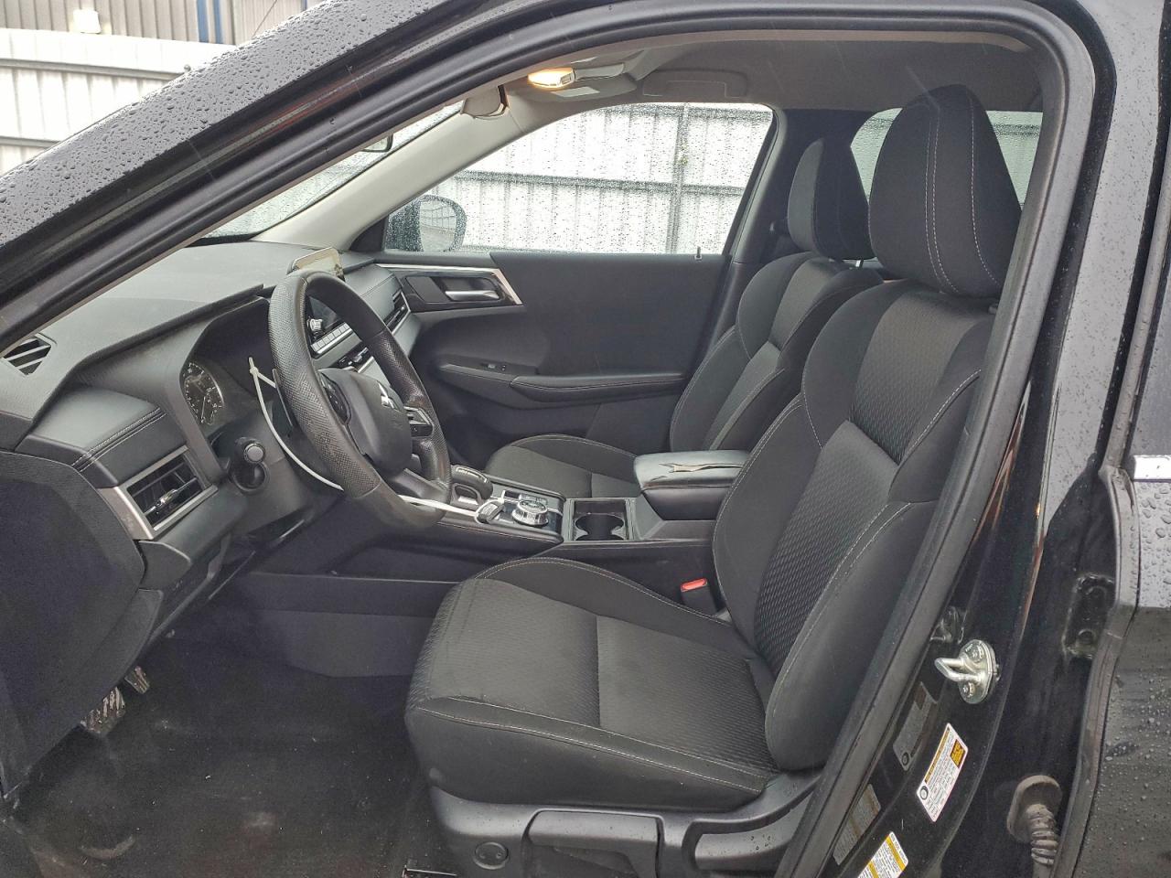 Mitsubishi Outlander Es Image 2