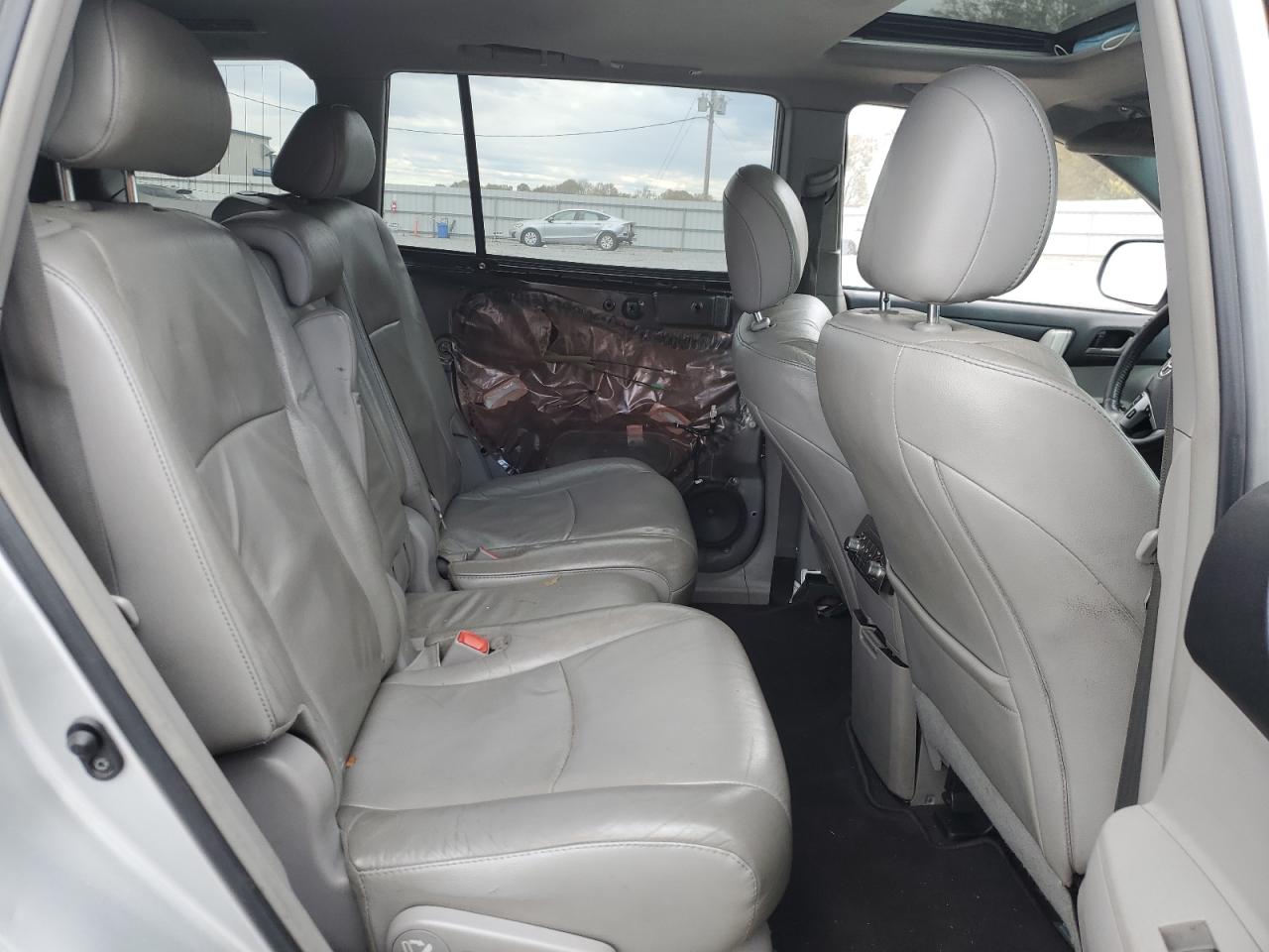 Toyota Highlander Base Image 12