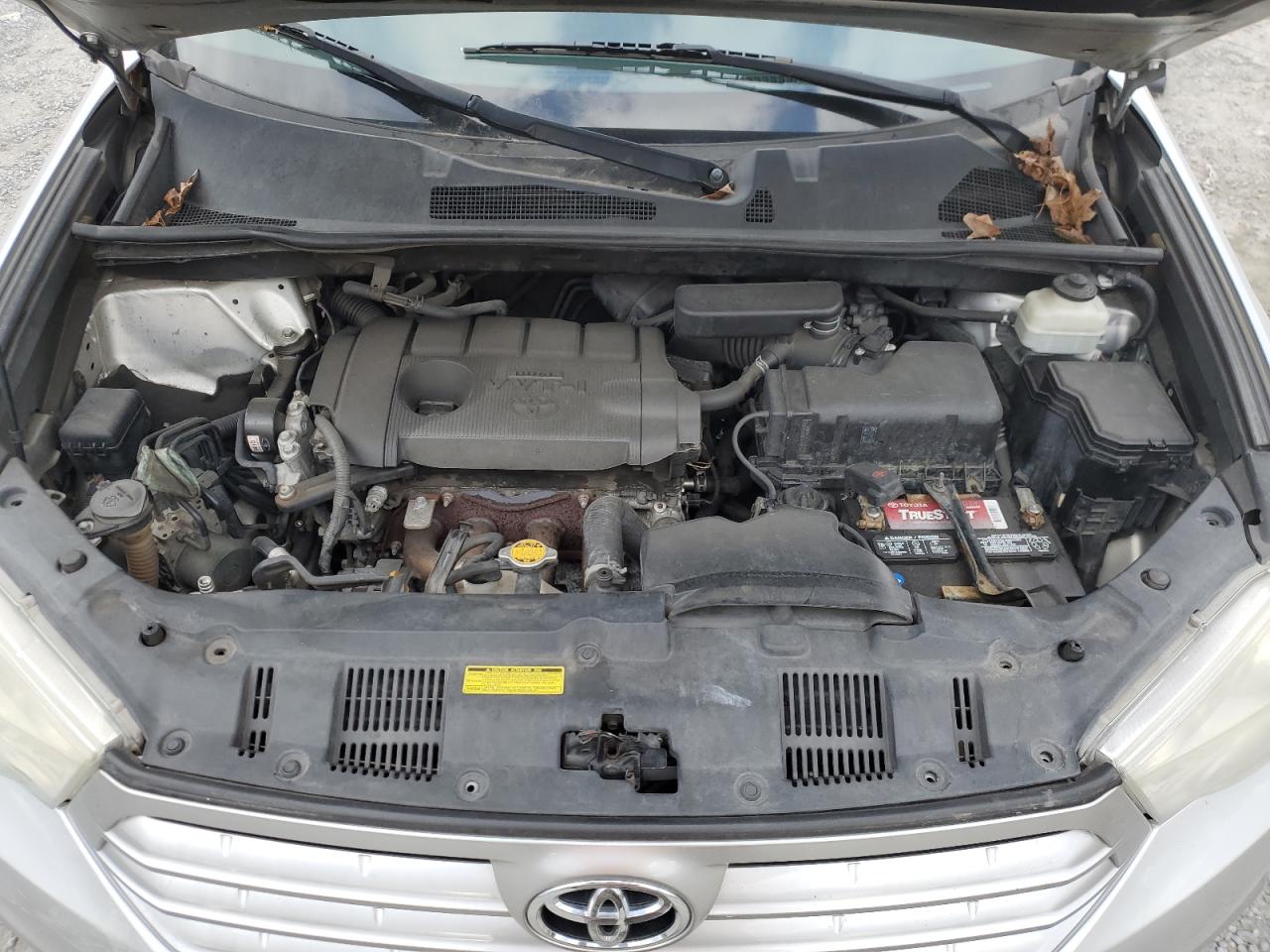 Toyota Highlander Base Image 9