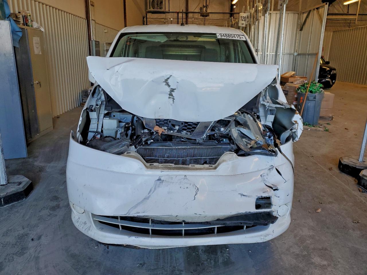 Nissan Nv 2.5s Image 4