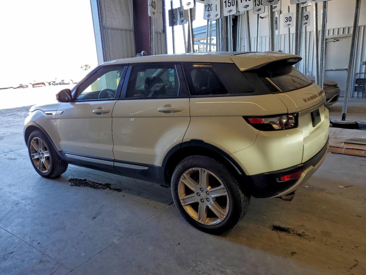 Land Rover Range Rover Pure Plus Image 10