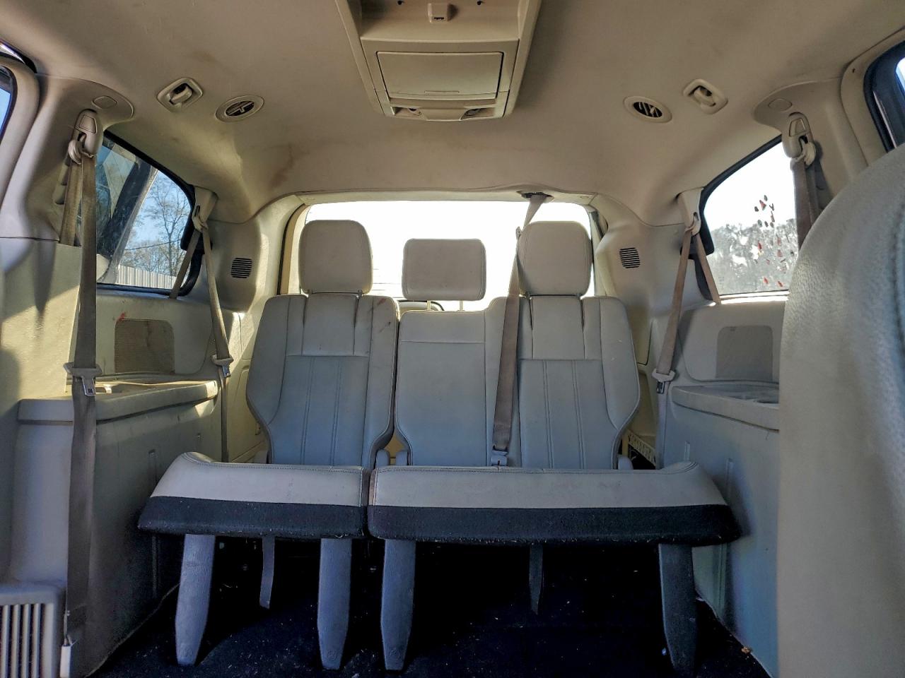 Chrysler Minivan Touring Image 10