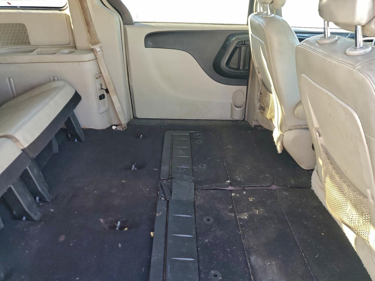 Chrysler Minivan Touring Image 9