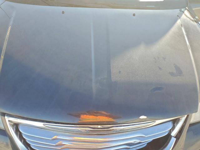 Chrysler Minivan Touring Image 12