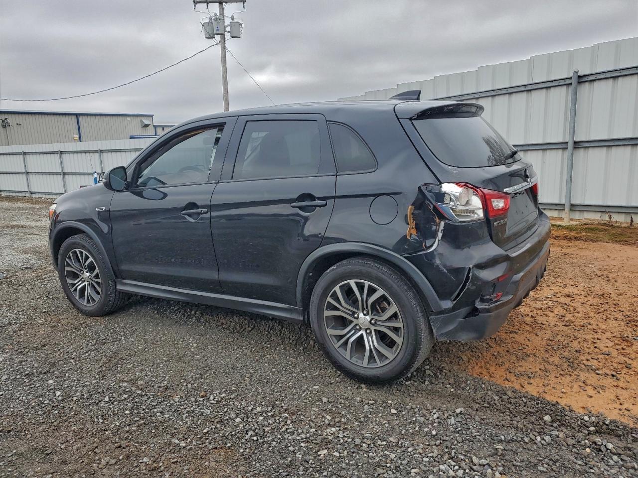 Mitsubishi Outlander Es Image 2