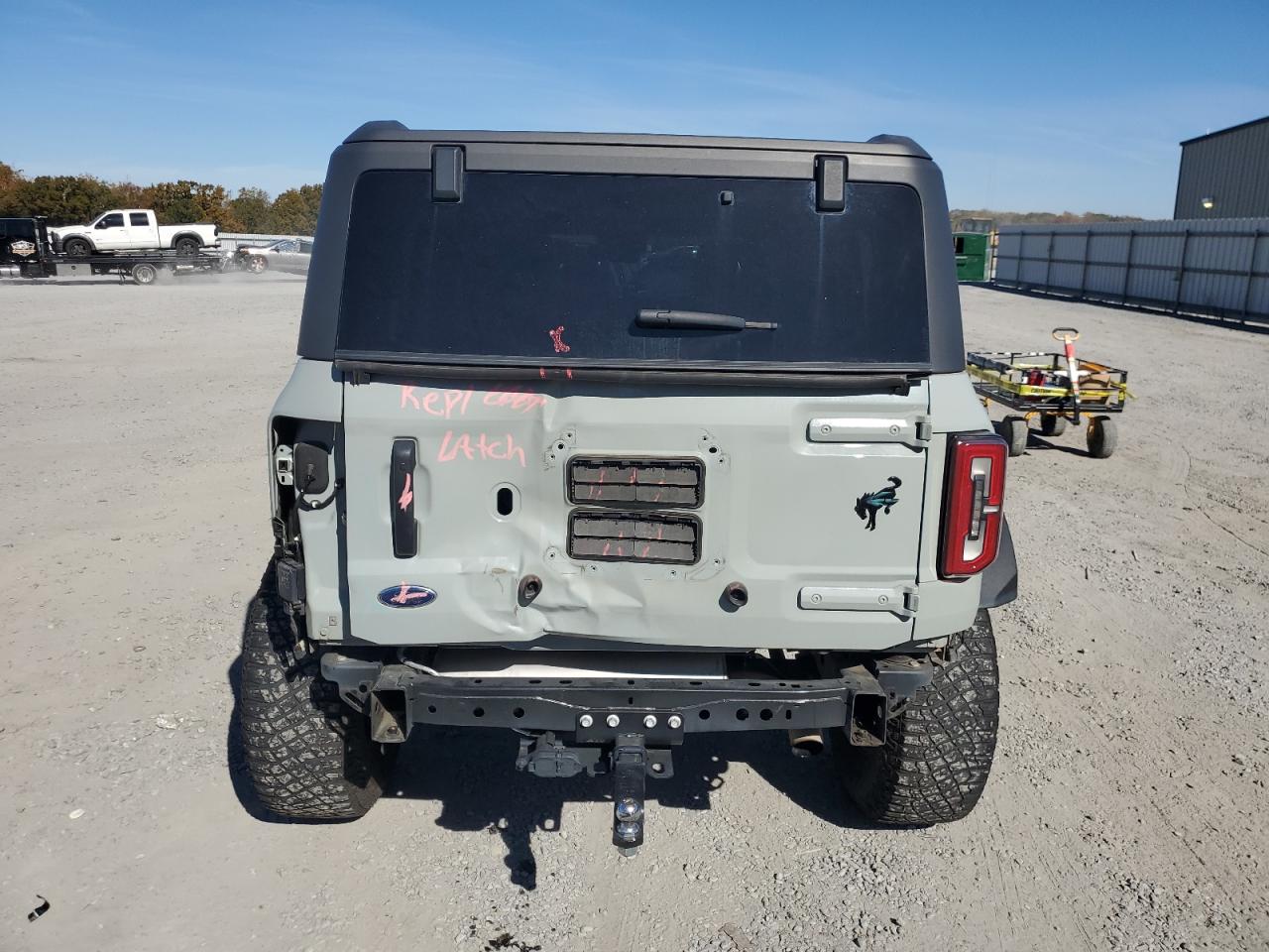 Ford Bronco Base Image 10