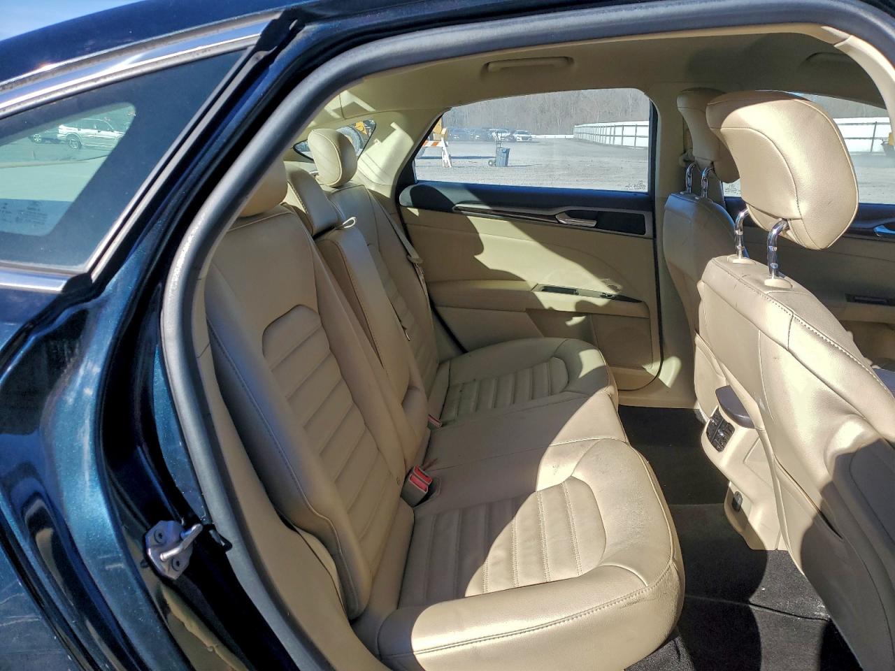 Ford Fusion Se Image 12