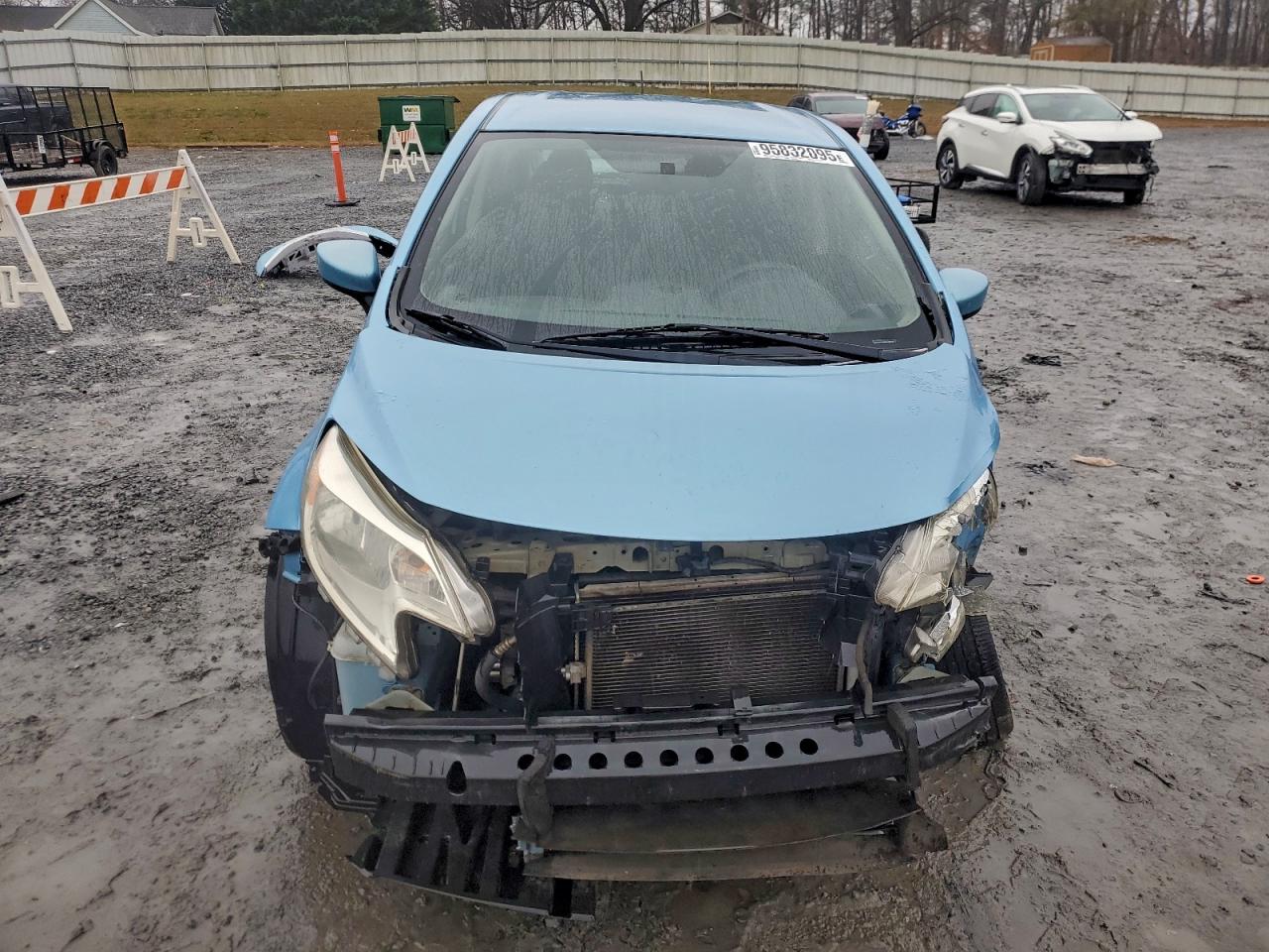 Nissan Versa S Image 3