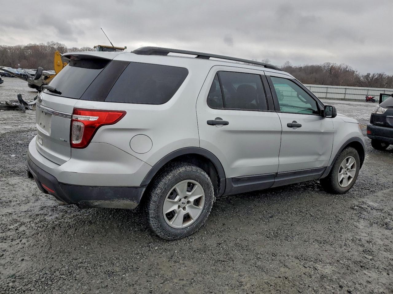 Ford Explorer Image 7