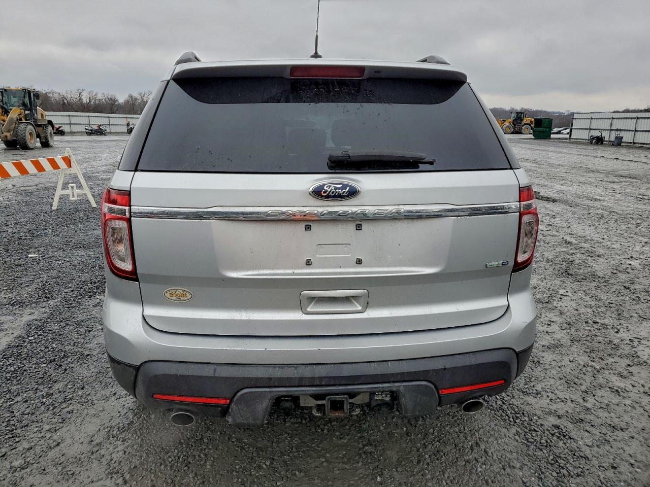 Ford Explorer Image 9