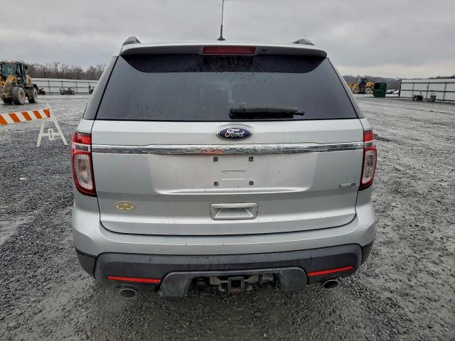Ford Explorer Image 9