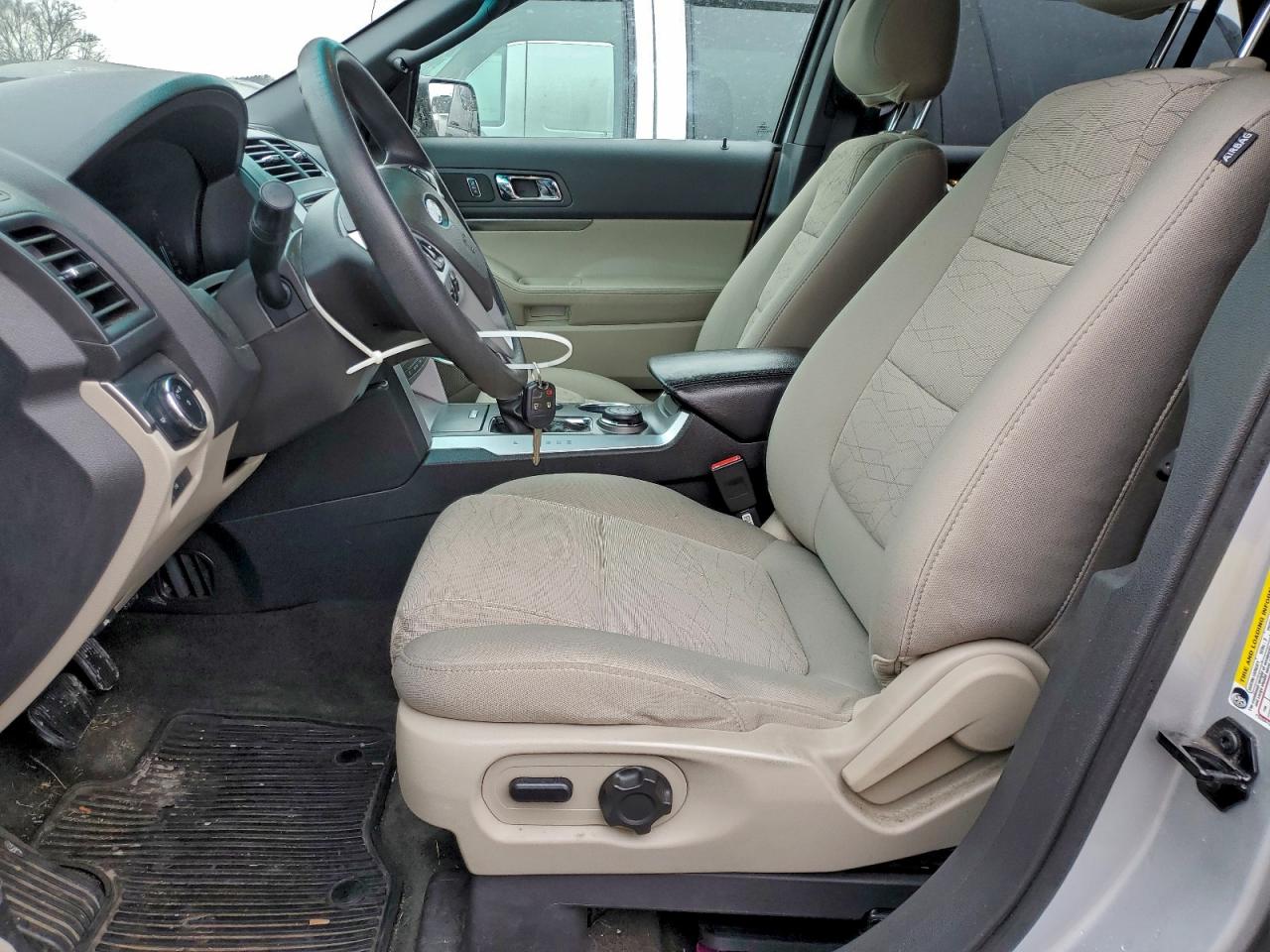 Ford Explorer Image 3