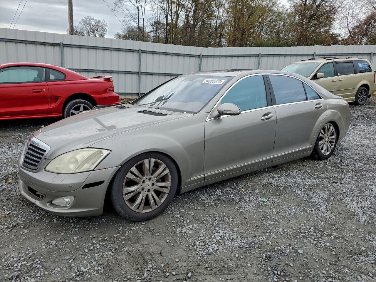 Mercedes-Benz S-Class 550 Image 1
