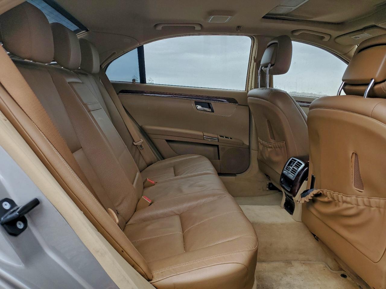 Mercedes-Benz S-Class 550 Image 7