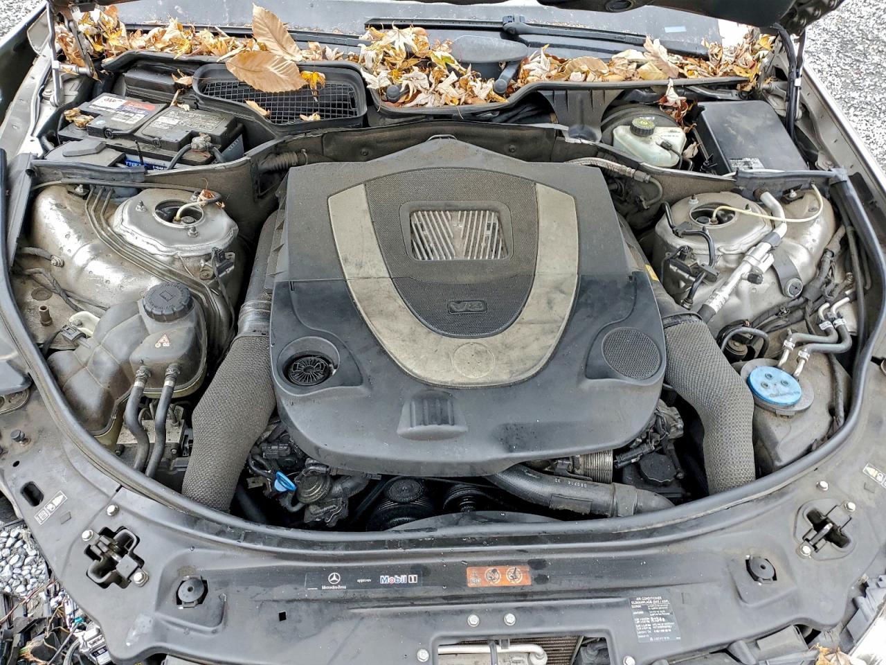 Mercedes-Benz S-Class 550 Image 10