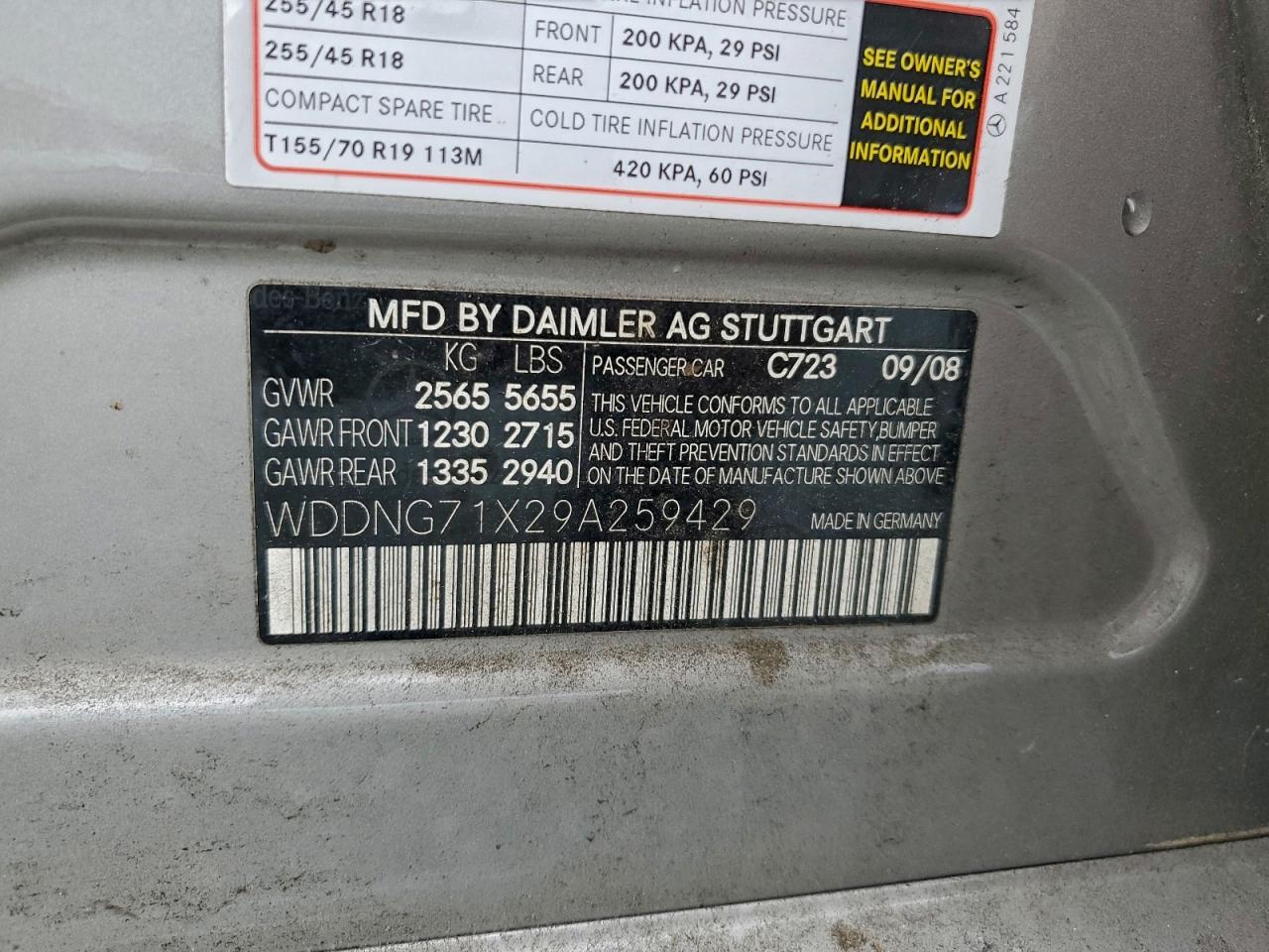 Mercedes-Benz S-Class 550 Image 8