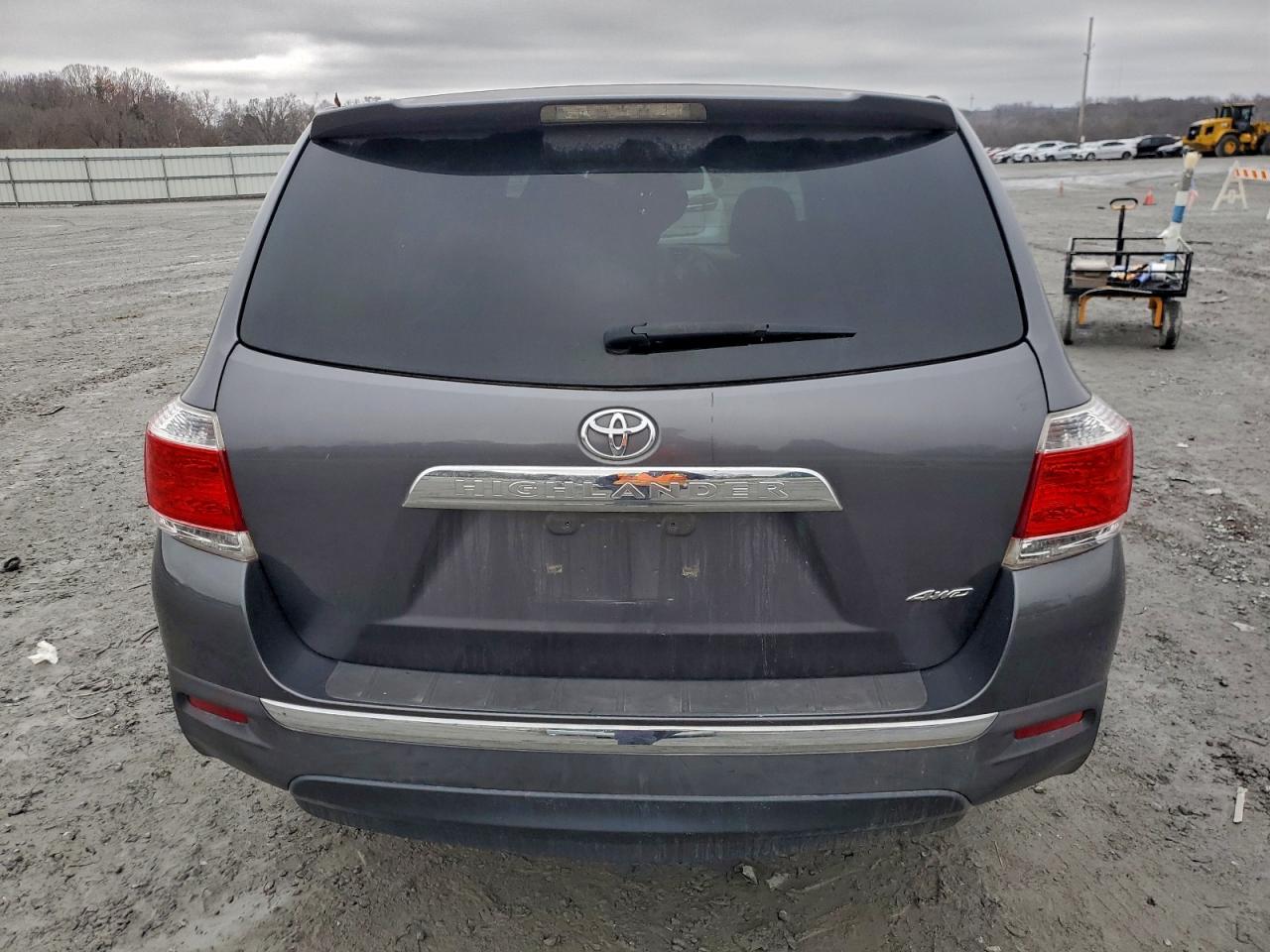 Toyota Highlander Base Image 12