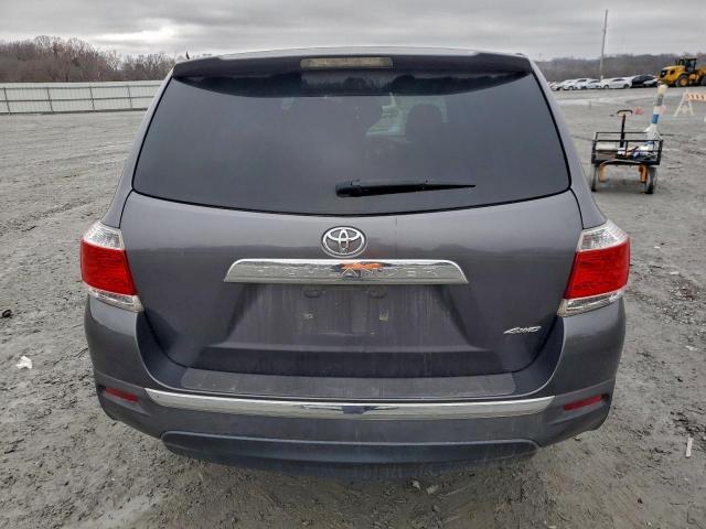 Toyota Highlander Base Image 12