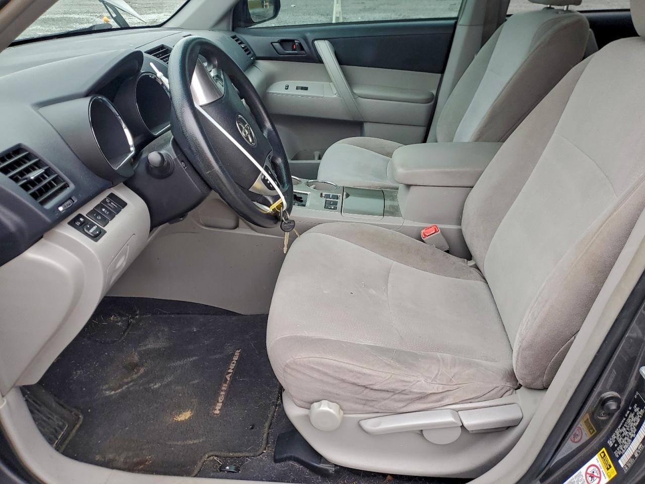 Toyota Highlander Base Image 4