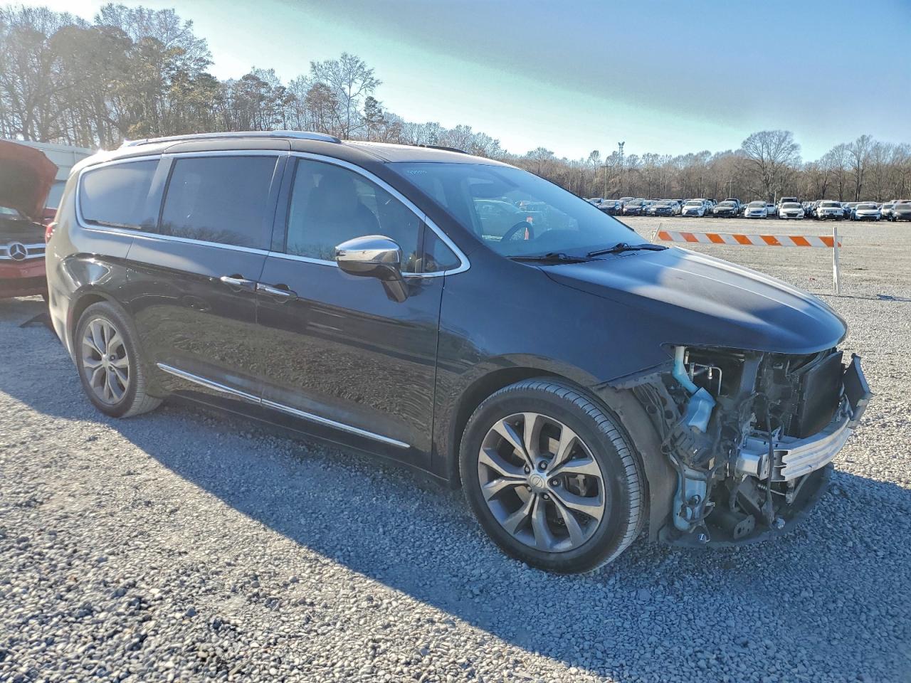 Chrysler Pacifica Limited Image 10