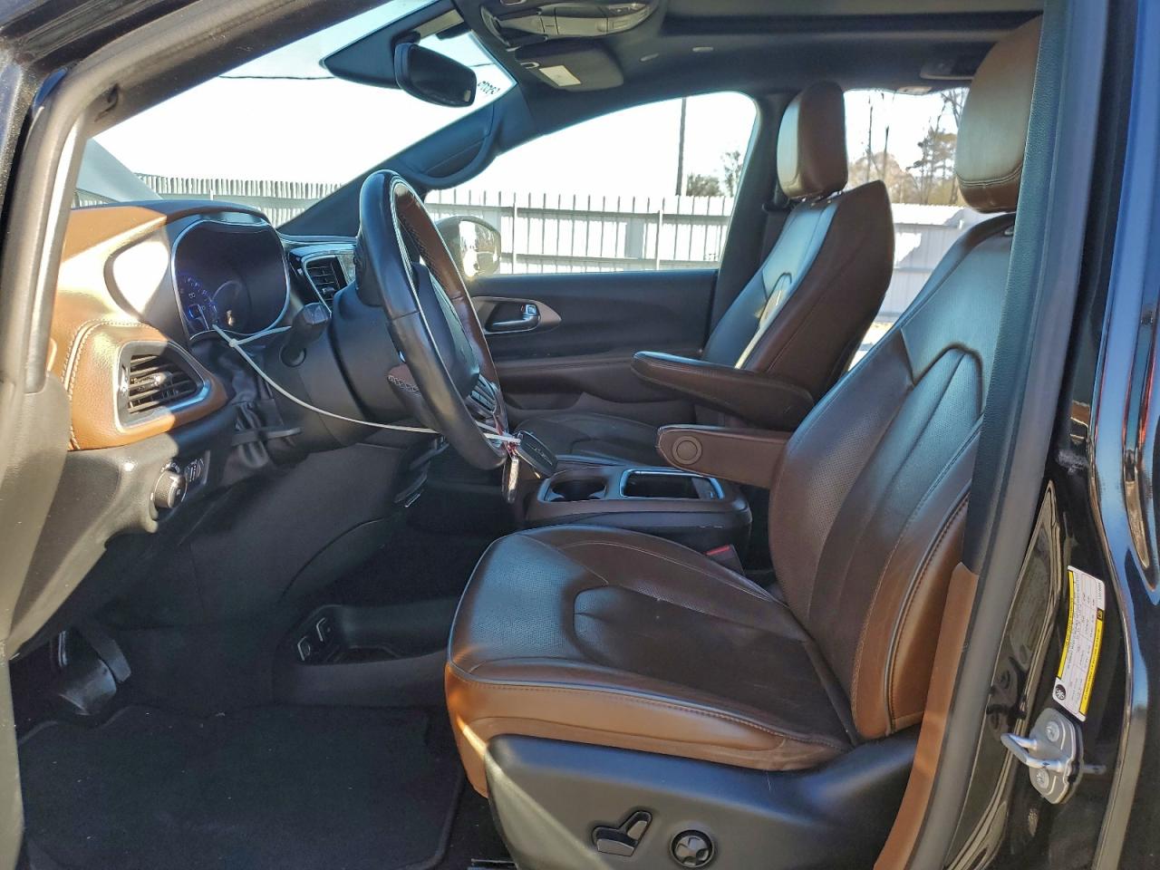 Chrysler Pacifica Limited Image 4