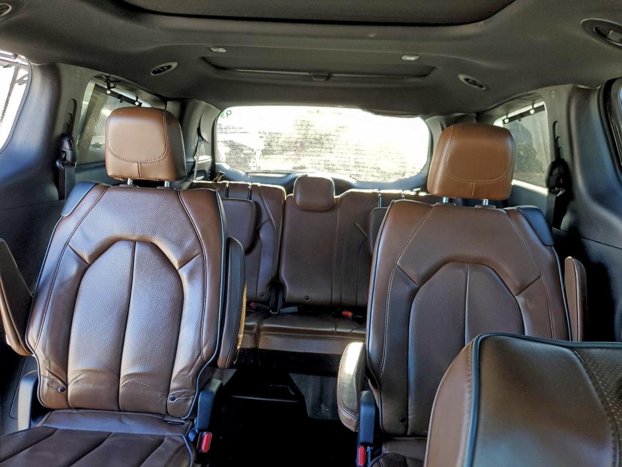 Chrysler Pacifica Limited Image 9