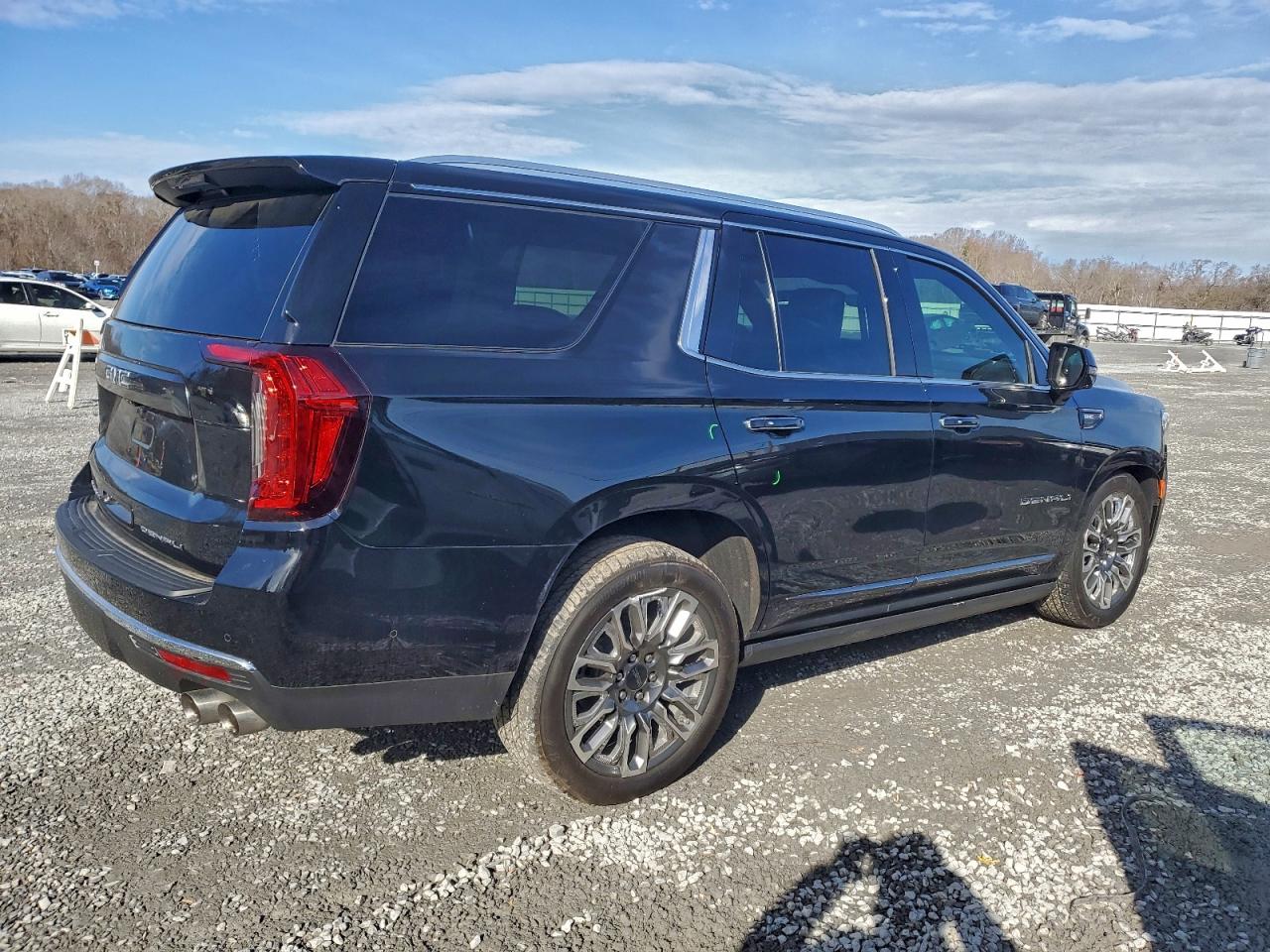 GMC Yukon Denali Ultimate Image 6