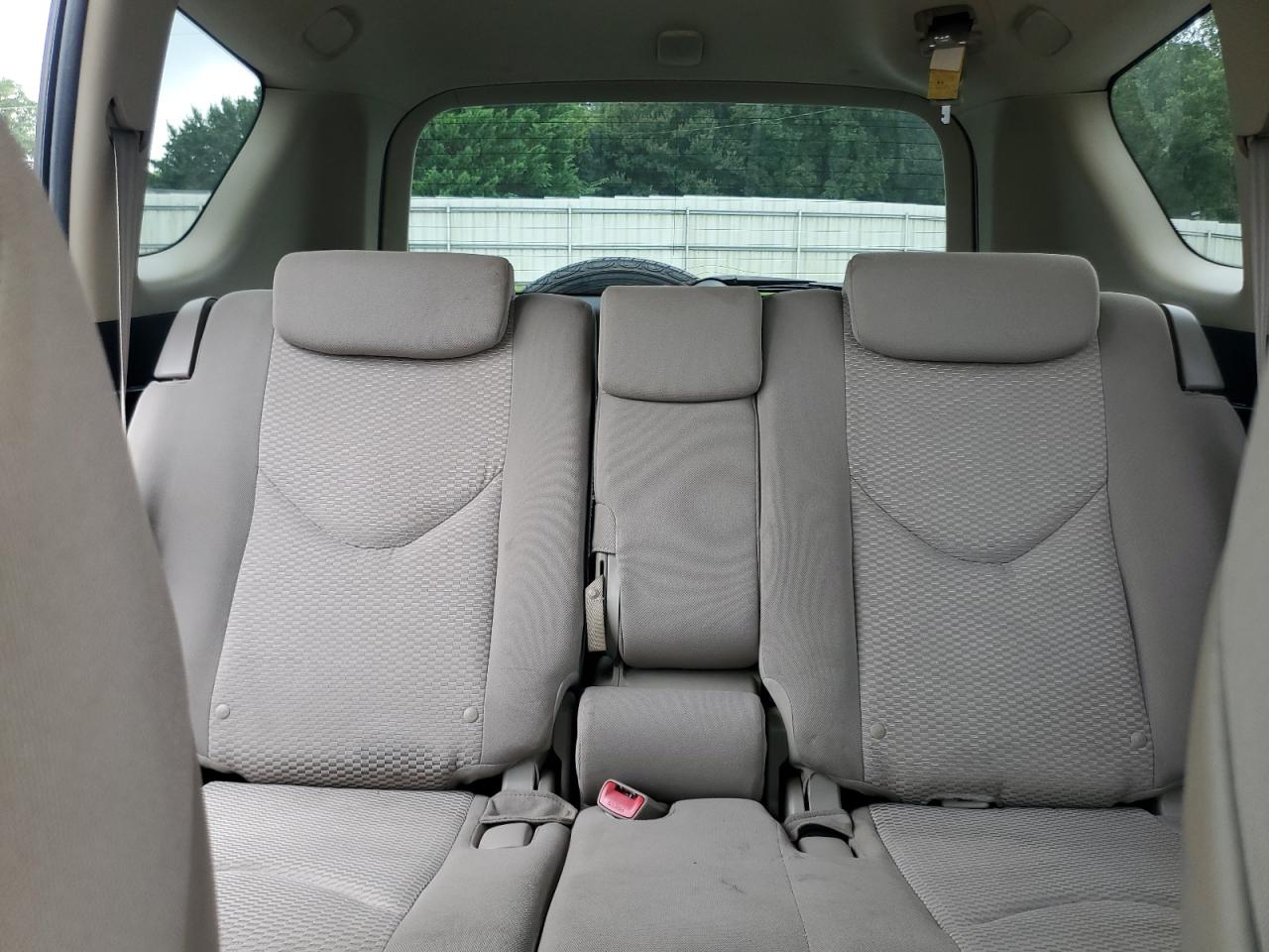 Toyota RAV4 Limited Image 8