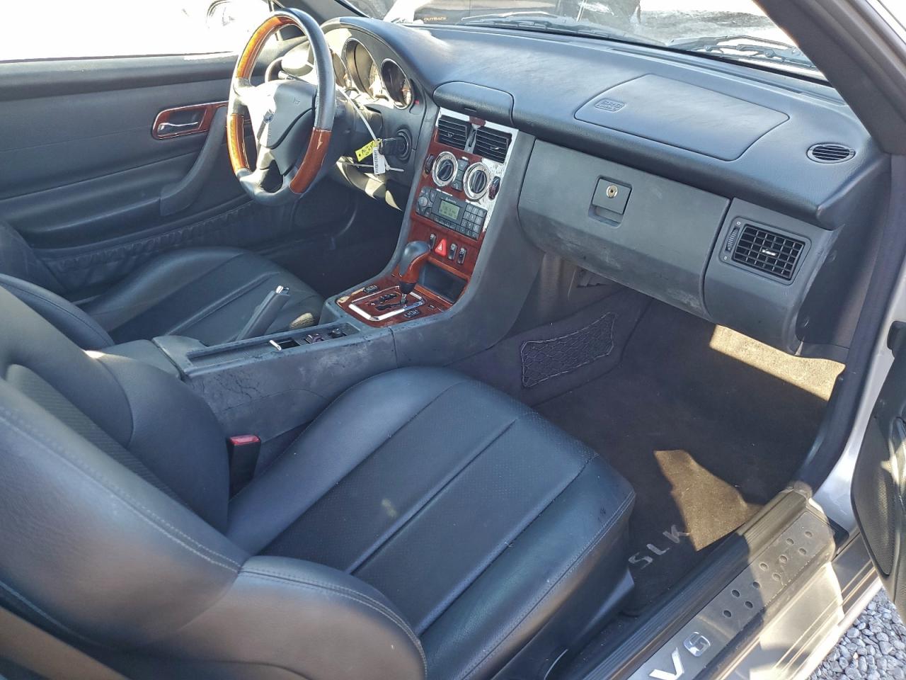 Mercedes-Benz Slk-class 320 Image 6