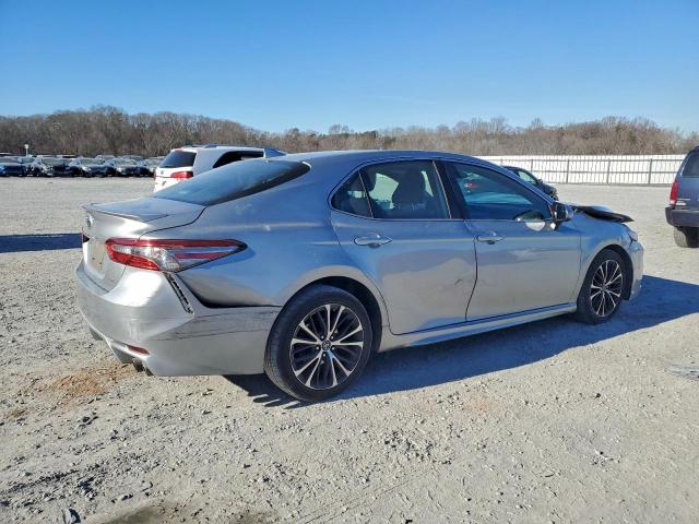 Toyota Camry L Image 2