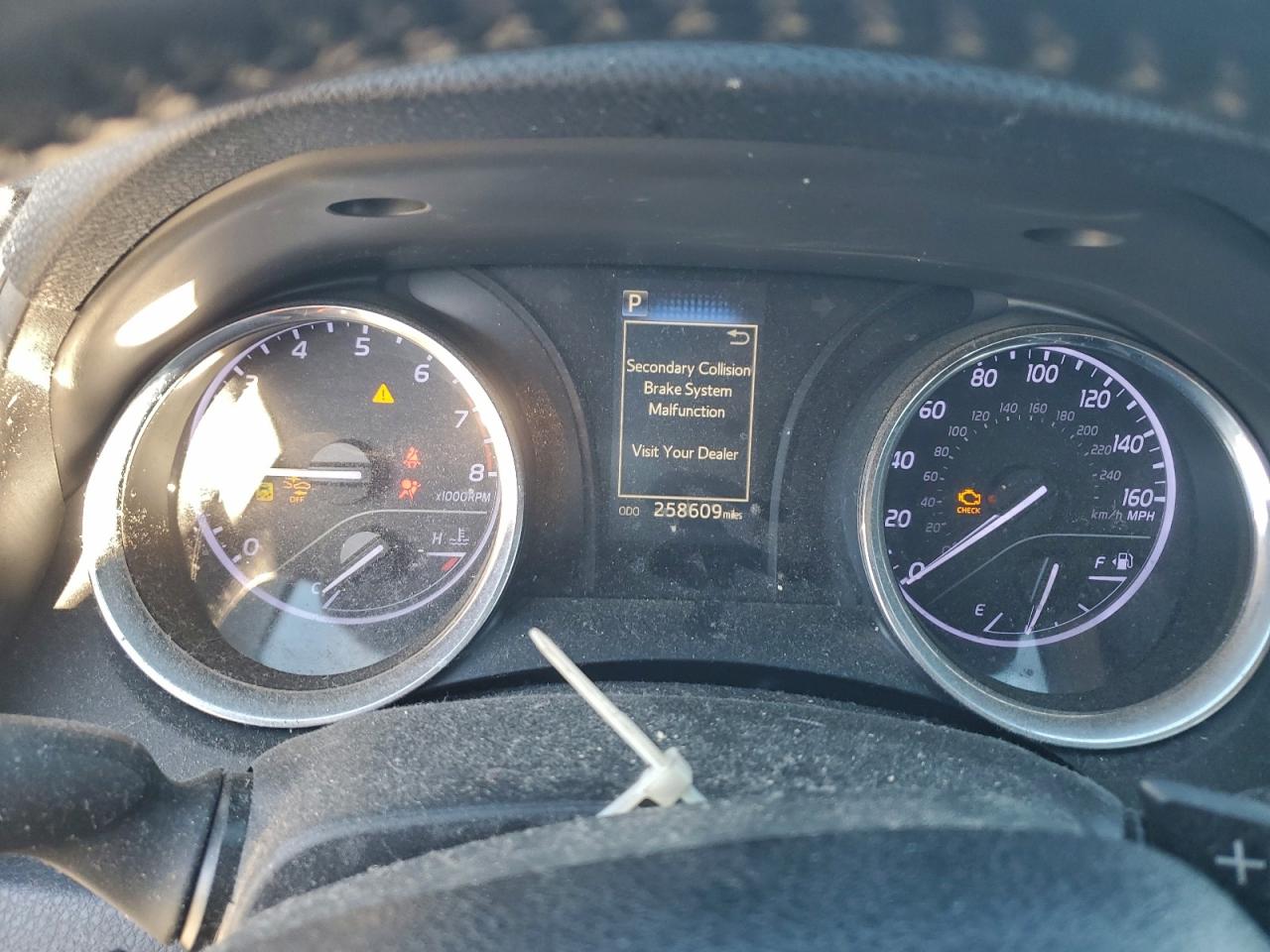 Toyota Camry L Image 9