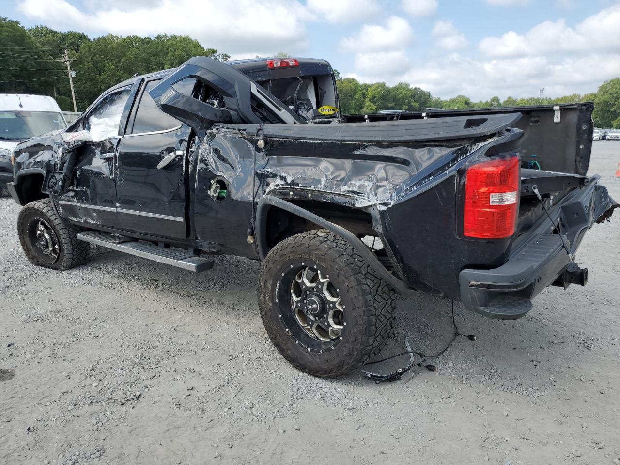 GMC Sierra K2500 Denali Image 5
