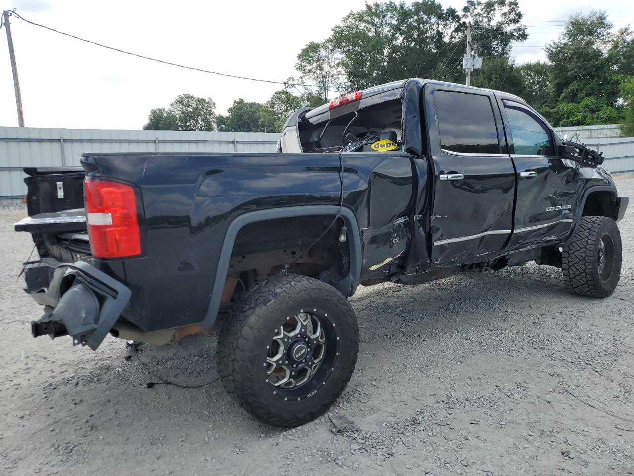 GMC Sierra K2500 Denali Image 6