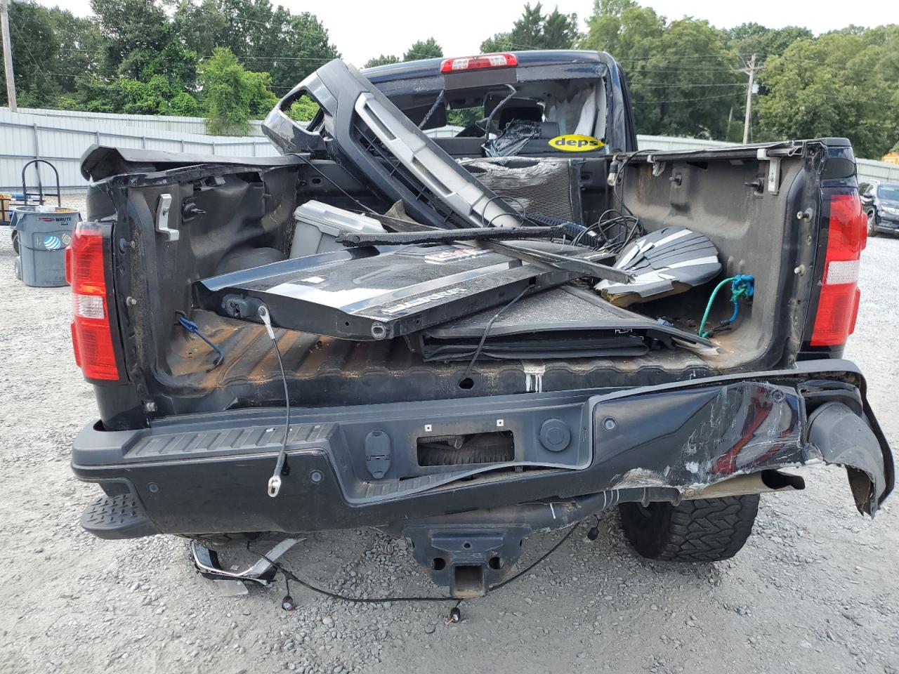 GMC Sierra K2500 Denali Image 3