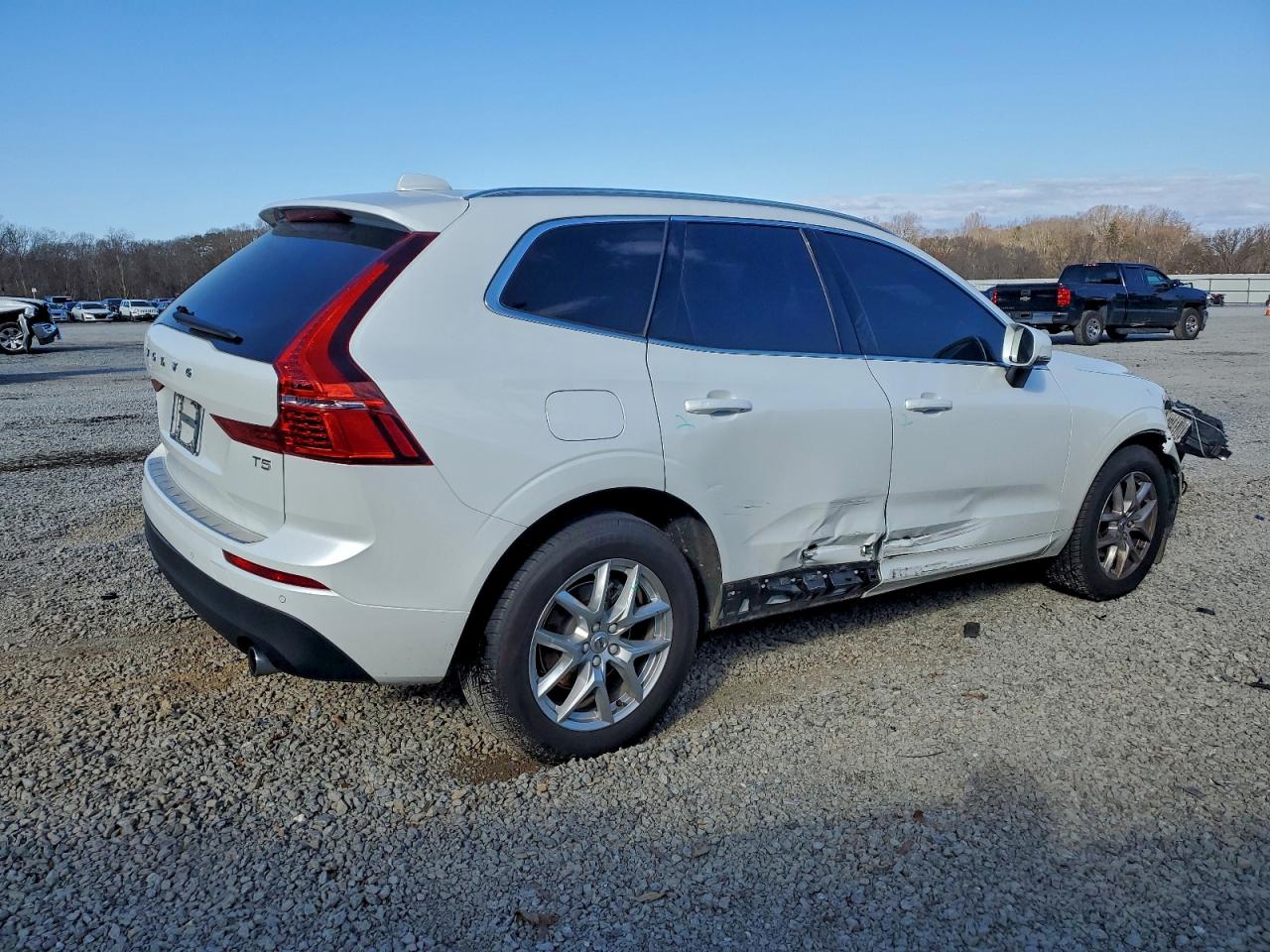 Volvo XC60 T5 Momentum Image 4