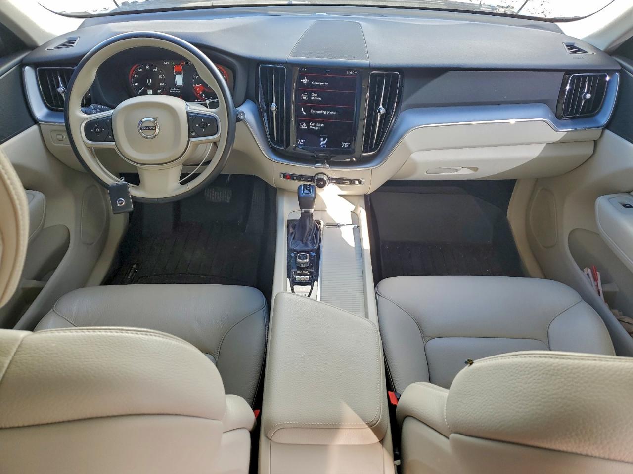 Volvo XC60 T5 Momentum Image 2