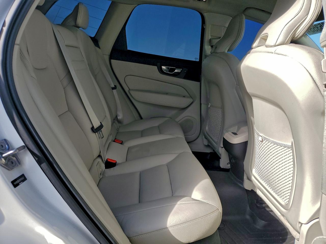 Volvo XC60 T5 Momentum Image 9